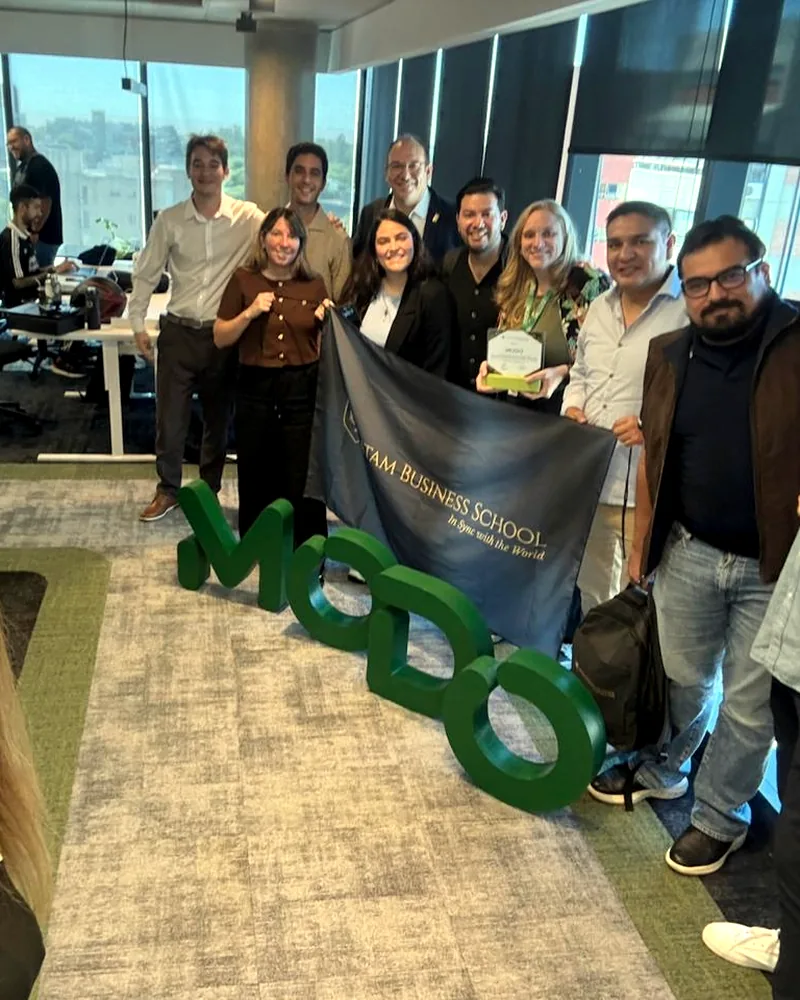 Sesión de trabajo en una fintech nativa digital
